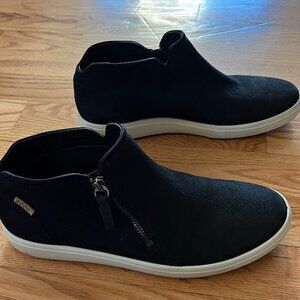 ECCO Soft 7 Low Cut Zip Bootie – Like New (EU 40 / US 9–9.5)